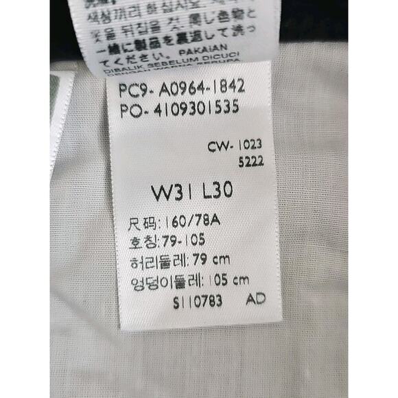 Levi’s ~Woman Size 31/30~ Black Corduroy Low Pro Mid Rise Straight Leg Jeans NWT - Picture 13 of 16